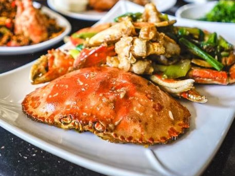 Stir Fried Dungeness Crab w/ Ginger & Scallion (1 pc)